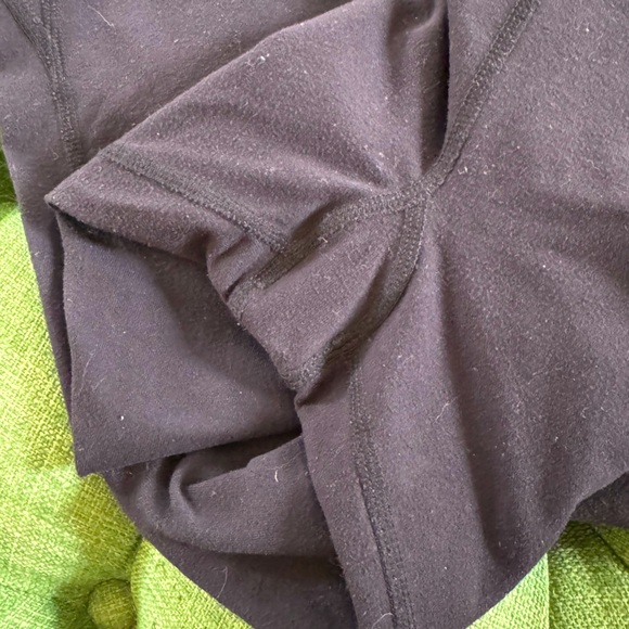 Size 10 Lululemon cropped leggings - Picture 2 of 4
